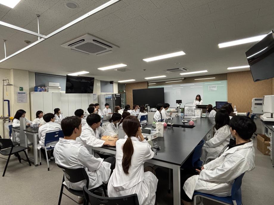 채혈 연습 및 회식 진행