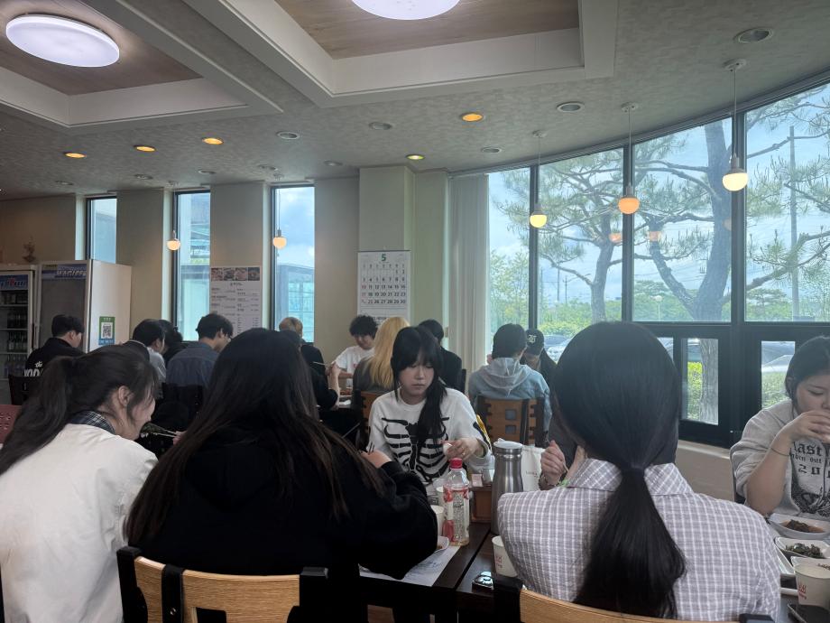 1학년과 함께 회식_우림정