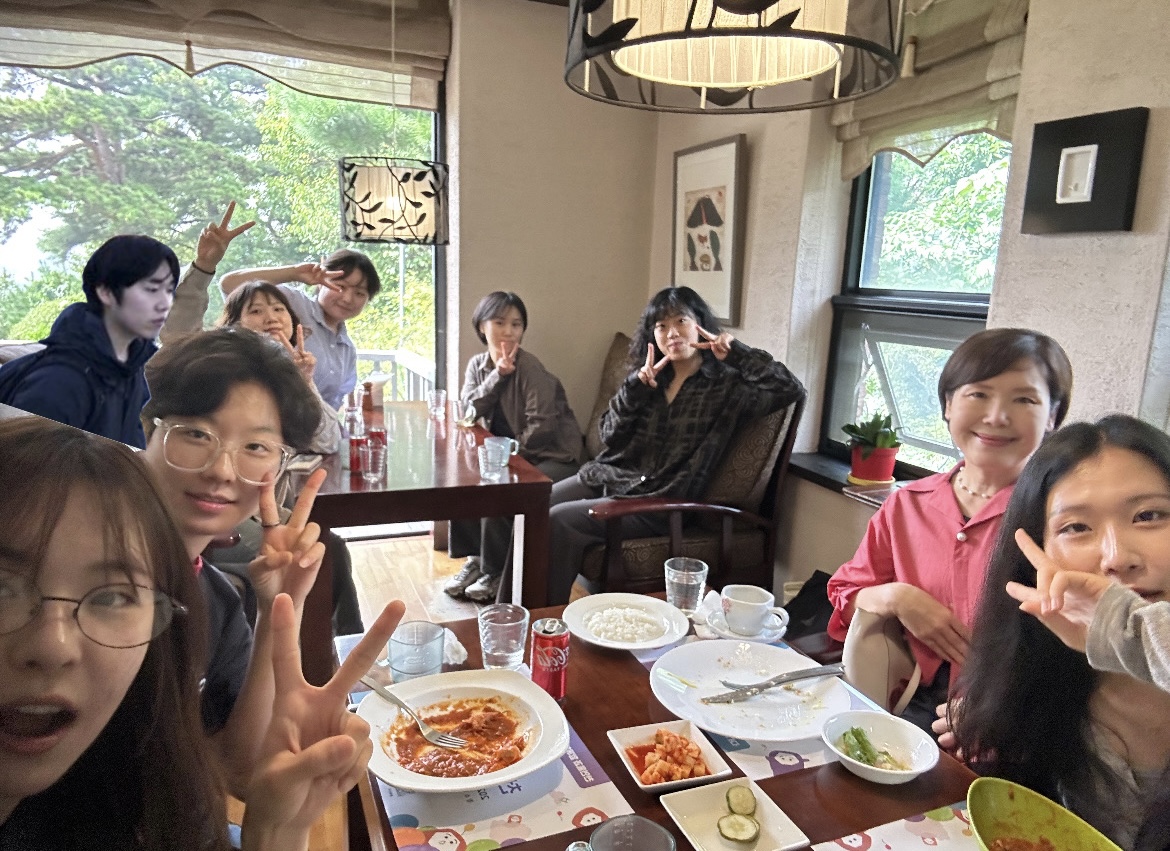 서재관리위원회? 너 꿈꿨어? 우리 아꼴에 가기로 했잖아